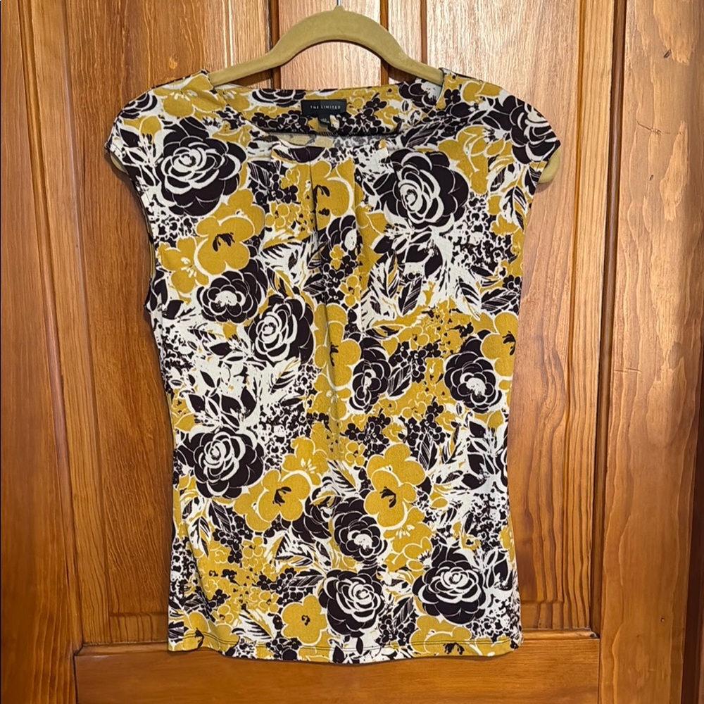 The limited floral top in XS Xsmall